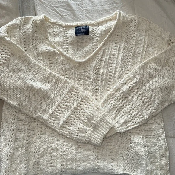 Abercrombie women sweater sz Large - Picture 1 of 3